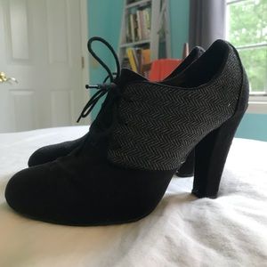 Oxford Houndstooth Pumps